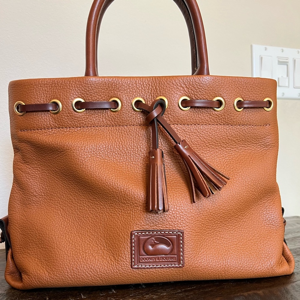 Dooney & Burke bag! ♥️